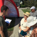 Stąporków. "Stacja: Wakacje" - mieszkańcy grali w kapsle oraz czytali fragmenty "Wesela" / Marek Wtorek / Radio Kielce