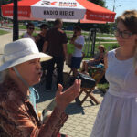 Stąporków. "Stacja: Wakacje" - mieszkańcy grali w kapsle oraz czytali fragmenty "Wesela" / Marek Wtorek / Radio Kielce