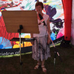 Stąporków. "Stacja: Wakacje" - mieszkańcy grali w kapsle oraz czytali fragmenty "Wesela" / Marek Wtorek / Radio Kielce