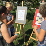 Stąporków. "Stacja: Wakacje" - mieszkańcy grali w kapsle oraz czytali fragmenty "Wesela" / Marek Wtorek / Radio Kielce