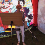 Stąporków. "Stacja: Wakacje" - mieszkańcy grali w kapsle oraz czytali fragmenty "Wesela" / Marek Wtorek / Radio Kielce