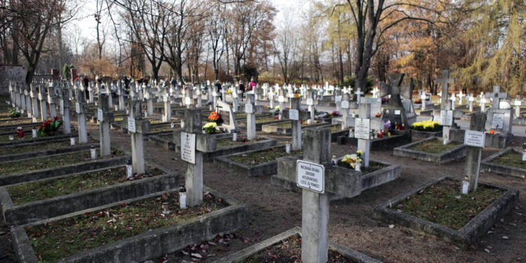 1.11.2013 Wszystkich Świętych. Cmentarz Partyzancki w Kielcach. / Wojciech Habdas / Radio Kielce