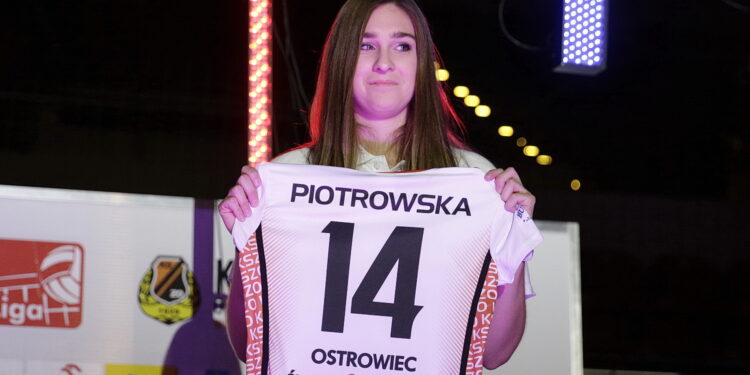 02.09.2016 Ostrowiec Świętokrzyski. Prezentacja drużyny siatkarek KSZO Ostrowiec. Julia Piotrowska. / Jarosław Kubalski / Radio Kielce