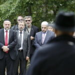 04.07.2017 Kielce. 71. rocznica pogromu kieleckiego. Uroczystości na cmentarzu  żydowskim na Pakoszu. / Jarosław Kubalski / Radio Kielce