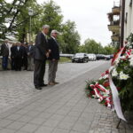 04.07.2017 Kielce. Złożenie kwiatów pod kamienicą Planty 9 w rocznice pogromu kieleckiego. / Jarosław Kubalski / Radio Kielce