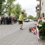04.07.2017 Kielce. Złożenie kwiatów pod kamienicą Planty 9 w rocznice pogromu kieleckiego. / Jarosław Kubalski / Radio Kielce