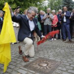 08.07.2017 Busko Zdrój. XXIII Międzynarodowy Festiwal Muzyczny im. Krystyny Jamroz. Słoneczko w Aleji Gwiazd odsłonił Vadim Brodski. / Jarosław Kubalski / Radio Kielce