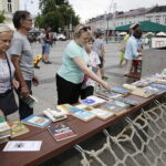 08.07.2017 Kielce. „Letnia Czytelnia” na Rynku. / Jarosław Kubalski / Radio Kielce