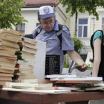 08.07.2017 Kielce. „Letnia Czytelnia” na Rynku. / Jarosław Kubalski / Radio Kielce