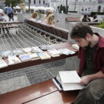 08.07.2017 Kielce. „Letnia Czytelnia” na Rynku. / Jarosław Kubalski / Radio Kielce