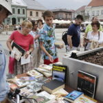 08.07.2017 Kielce. „Letnia Czytelnia” na Rynku. / Jarosław Kubalski / Radio Kielce