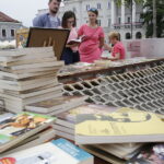 08.07.2017 Kielce. „Letnia Czytelnia” na Rynku. / Jarosław Kubalski / Radio Kielce