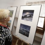 13.07.2017 Kielce. Wystawa zdjęć Pawła Pierścińskiego w Dworku Laszczyków. / Jarosław Kubalski / Radio Kielce