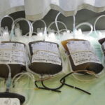 20.07.2017 Kielce. Mobilny punkt poboru krwi stanął przy ulicy Sienkiewicza. / Jarosław Kubalski - Radio Kielce / Worki foliowe z krwią