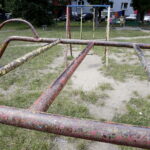 20.07.2017 Kielce. Zaniedbany plac zabaw przy ulicy Lecha. / Jarosław Kubalski / Radio Kielce