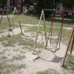 20.07.2017 Kielce. Zaniedbany plac zabaw przy ulicy Lecha. / Jarosław Kubalski / Radio Kielce