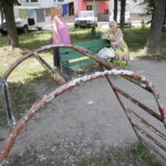 20.07.2017 Kielce. Zaniedbany plac zabaw przy ulicy Lecha. / Jarosław Kubalski / Radio Kielce