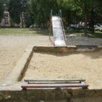 20.07.2017 Kielce. Zaniedbany plac zabaw przy ulicy Lecha. / Jarosław Kubalski / Radio Kielce