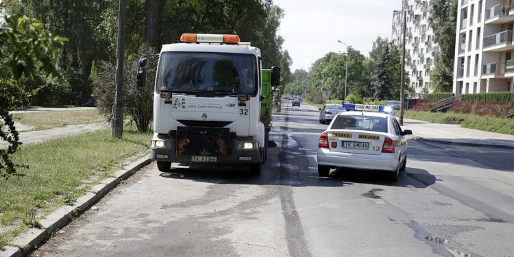 Nie parkujcie na ulicy Sandomierskiej!