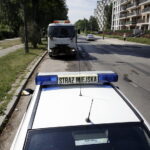 20.07.2017 Kielce. Sprzątanie ulicy Kaczmarka. Zawadzające samochody zostały odholowane. / Jarosław Kubalski / Radio Kielce