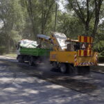 20.07.2017 Kielce. Sprzątanie ulicy Kaczmarka. Zawadzające samochody zostały odholowane. / Jarosław Kubalski / Radio Kielce