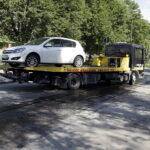 20.07.2017 Kielce. Sprzątanie ulicy Kaczmarka. Zawadzające samochody zostały odholowane. / Jarosław Kubalski / Radio Kielce