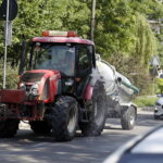 20.07.2017 Kielce. Sprzątanie ulicy Kaczmarka. Zawadzające samochody zostały odholowane. / Jarosław Kubalski / Radio Kielce