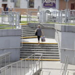 24.07.2017 Kielce. Oznakowanie dla osób słabowidzących w przejściu pod rondem Gustawa Herlinga - Grudzińskiego. / Jarosław Kubalski / Radio Kielce