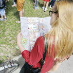 27.07.2017 Kielce. Spacer z ilustrowanym przewodnikiem - "Niemapą". / Jarosław Kubalski / Radio Kielce