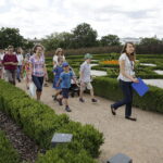 27.07.2017 Kielce. Spacer z ilustrowanym przewodnikiem - "Niemapą". / Jarosław Kubalski / Radio Kielce