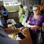 28.07.2017 Kielce. Światowy Dzień Wirusowego Zapalenia Wątroby. Jak dezynfekować i myć ręce. Akcja profilaktyczna w ŚCO. / Jarosław Kubalski / Radio Kielce