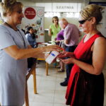 28.07.2017 Kielce. Światowy Dzień Wirusowego Zapalenia Wątroby. Jak dezynfekować i myć ręce. Akcja profilaktyczna w ŚCO. / Jarosław Kubalski / Radio Kielce