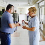 28.07.2017 Kielce. Światowy Dzień Wirusowego Zapalenia Wątroby. Jak dezynfekować i myć ręce. Akcja profilaktyczna w ŚCO. / Jarosław Kubalski / Radio Kielce