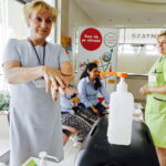 28.07.2017 Kielce. Światowy Dzień Wirusowego Zapalenia Wątroby. Jak dezynfekować i myć ręce. Akcja profilaktyczna w ŚCO. / Jarosław Kubalski / Radio Kielce