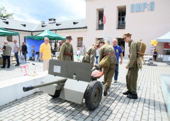 01.07.2017 Kielce. OMPiO. Stary sprzęt wojskowy na Wzgórzu Zamkowym. / Marzena Mąkosa / Radio Kielce