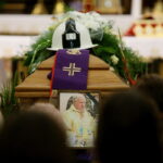 01.07.2017 Chmielnik. Pogrzeb księdza Jana Biernackiego. / Marzena Mąkosa / Radio Kielce