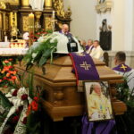 01.07.2017 Chmielnik. Pogrzeb księdza Jana Biernackiego. / Marzena Mąkosa / Radio Kielce