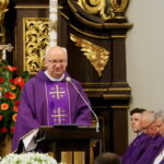 01.07.2017 Chmielnik. Pogrzeb księdza Jana Biernackiego. / Marzena Mąkosa / Radio Kielce