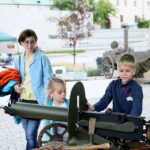 02.07.2017 Kielce. Militarna ekspozycja na Wzgórzu Zamkowym. / Marzena Mąkosa / Radio Kielce