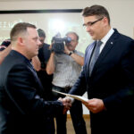 03.07.2017 Kielce. Wręczenie not identyfikacyjnych rodzinom odnalezionych. / Marzena Mąkosa / Radio Kielce