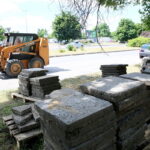03.07.2017 Kielce. Remont chodnika przy ulicy Bohaterów Warszawy. / Marzena Mąkosa / Radio Kielce