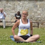 08.07.2017 Kielce. Joga w ogrodzie włoskim. Instruktor jogi - Magdalena Piasecka. / Marzena Mąkosa / Radio Kielce