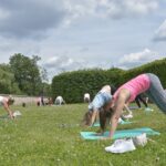 08.07.2017 Kielce. Joga w ogrodzie włoskim. / Marzena Mąkosa / Radio Kielce