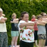 08.07.2017 Kielce. Joga w ogrodzie włoskim. / Marzena Mąkosa / Radio Kielce