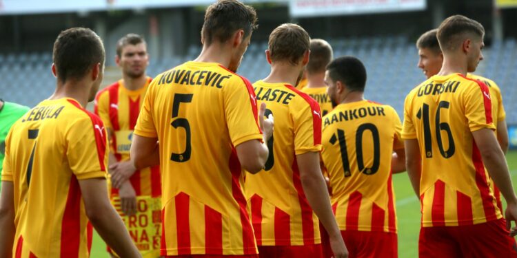 09.07.2017 Kielce. Prezentacja Korony i sparing z AEK Ateny. / Marzena Mąkosa / Radio Kielce