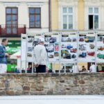 26.07.2017 Kielce. Wystawa fotografii na kieleckim Rynku przygotowana przez Towarzystwo Przyjaciół Starachowic. / Marzena Mąkosa / Radio Kielce
