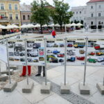 26.07.2017 Kielce. Wystawa fotografii na kieleckim Rynku przygotowana przez Towarzystwo Przyjaciół Starachowic. / Marzena Mąkosa / Radio Kielce