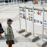 26.07.2017 Kielce. Wystawa fotografii na kieleckim Rynku przygotowana przez Towarzystwo Przyjaciół Starachowic. / Marzena Mąkosa / Radio Kielce