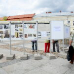 26.07.2017 Kielce. Wystawa fotografii na kieleckim Rynku przygotowana przez Towarzystwo Przyjaciół Starachowic. / Marzena Mąkosa / Radio Kielce