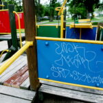 28.07.2017 Kielce. Wandale niszczą - miasto wydaje tysiące złotych na naprawy. / Marzena Mąkosa / Radio Kielce